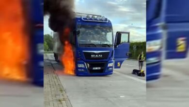 Photo of Эстонский дальнобойщик неторопливо выбрался из горящего грузовика