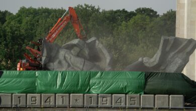 Photo of Снося памятники, пытаются «сцементировать антироссийский фронт»: МИД о ситуации в Европе