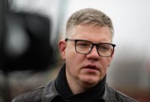 Photo of Кирсис согласился подписать обязательство не сотрудничать с «прокремлевским» Шлесерсом