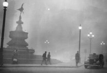 Photo of Фото: Крупнейшие экологические катастрофы современности
            
                
                    var _iub = _iub || [];
                    _iub.csConfiguration = {
                        «invalidateConsentWithoutLog»:true,
                        «cookiePolicyInOtherWindow»:true,
                        «reloadOnConsent»:true,
                        «consentOnContinuedBrowsing»:false,
                        «perPurposeConsent»:true,
                        «purposes»:»1,3,4,5″,
                        «enableTcf»:true,
                        «googleAdditionalConsentMode»:true,
                        «lang»:»ru»,
                        «siteId»:3633931,
                        «localConsentDomain»: «lv.sputniknews.ru»,
                        «floatingPreferencesButtonDisplay»:false,
                        «cookiePolicyId»:32759561,
                        «banner»:{
                            «brandBackgroundColor»:»#ff9600″,
                            «brandTextColor»:»#ffffff»,
                            «acceptButtonDisplay»:true,
                            «customizeButtonDisplay»:true,
                            «acceptButtonColor»:»#010000″,
                            «acceptButtonCaptionColor»:»#ffffff»,
                            «customizeButtonColor»:»#ffffff»,
                            «customizeButtonCaptionColor»:»#4e4e4e»,
                            «rejectButtonColor»:»#0073CE»,
                            «rejectButtonCaptionColor»:»white»,
                            «closeButtonDisplay»:false,
                            «position»:»float-top-center»,
                            «textColor»:»#010000″,
                            «backgroundColor»:»#ff9600″,
                            «explicitWithdrawal»:true,
                            «acceptButtonCaption»: «Принять и закрыть»
                        }
                    };
                
                
                
                

            
        
            
                
                    var _iub = _iub || {};
                     _iub.cons_instructions = _iub.cons_instructions || [];
                     _iub.cons_instructions.push([«init», {api_key: «lrvQiFNsDWybL2WdzyrIOTHeOwuM3nki»}]);
                 
                 
            
        var _paq = _paq || []; (function() {var stackDomain = window.location.hostname.split(‘.’).reverse();var domain = stackDomain[1] + ‘.’ + stackDomain[0];_paq.push([‘setCDNMask’, new RegExp(‘cdn(\w+).img.’+domain)]); _paq.push([‘setSiteId’, ‘sputnik_lv’]); _paq.push([‘trackPageView’]); _paq.push([‘enableLinkTracking’]); var d=document, g=d.createElement(‘script’), s=d.getElementsByTagName(‘script’)[0]; g.type=’text/javascript’; g.defer=true; g.async=true; g.src=’//a.sputniknews.com/js/sputnik.js’; s.parentNode.insertBefore(g,s); } )();
            
                
                (function(w,d,s,l,i){w[l]=w[l]||[];w[l].push({‘gtm.start’:
                new Date().getTime(),event:’gtm.js’});var f=d.getElementsByTagName(s)[0],
                j=d.createElement(s),dl=l!=’dataLayer’?’&l=’+l:»;j.async=true;j.src=
                ‘https://www.googletagmanager.com/gtm.js?id=’+i+dl;f.parentNode.insertBefore(j,f);
                })(window,document,’script’,’dataLayer’,’GTM-PN8MJD’);
                
                
                (function(w,d,s,l,i){w[l]=w[l]||[];w[l].push({‘gtm.start’:
                new Date().getTime(),event:’gtm.js’});var f=d.getElementsByTagName(s)[0],
                j=d.createElement(s),dl=l!=’dataLayer’?’&l=’+l:»;j.async=true;j.src=
                ‘https://www.googletagmanager.com/gtm.js?id=’+i+dl;f.parentNode.insertBefore(j,f);
                })(window,document,’script’,’dataLayer’,’GTM-KM5XH6L’);
                
            
        
                (window.yaContextCb = window.yaContextCb || []).push(() => {
                    replaceOriginalAdFoxMethods();
                    window.Ya.adfoxCode.hbCallbacks = window.Ya.adfoxCode.hbCallbacks || [];
                })
            
window.yaContextCb = window.yaContextCb || []
var endlessScrollFirst = 30429488; var endlessScrollUrl = ‘/services/article/infinity/’; var endlessScrollAlgorithm = »; var endlessScrollQueue = [30446549, 30446158, 30444597, 30445010, 30445170, 30444779, 30440249, 30440071, 30439845, 30438531, 30437262, 30436925, 30437407, 30436626, 30436388];var endlessScrollFirst = 30429488; var endlessScrollUrl = ‘/services/article/infinity/’; var endlessScrollAlgorithm = »; var endlessScrollQueue = [30446549, 30446158, 30444597, 30445010, 30445170, 30444779, 30440249, 30440071, 30439845, 30438531, 30437262, 30436925, 30437407, 30436626, 30436388];
            
                
                
                
                
                
                
            
            © Getty Images / Central Press/Hulton ArchiveВ марте 1952 года на Лондон опустился «Великий смог» – серьезное загрязнение воздуха образовало над городом толстый слой загрязняющих веществ. Смог кружил над Лондоном всего несколько дней. Однако привел к серьезным последствиям – в городе резко возросло число смертей среди младенцев, престарелых и хронических больных.