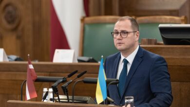 Photo of Денег нет, но вы держитесь: министр не поможет Валкскому краю