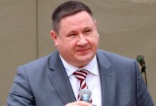 Photo of В Огре требуют отставки мэра, пустившего советский памятник на ступени для крыльца