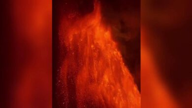 Photo of Вулкан на Гавайях выпустил фонтан лавы высотой около 370 м