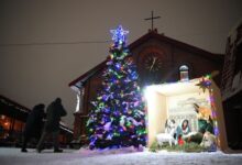 Photo of Фото: как в мире встретили католическое Рождество
            
                
                    var _iub = _iub || [];
                    _iub.csConfiguration = {
                        «invalidateConsentWithoutLog»:true,
                        «cookiePolicyInOtherWindow»:true,
                        «reloadOnConsent»:true,
                        «consentOnContinuedBrowsing»:false,
                        «perPurposeConsent»:true,
                        «purposes»:»1,3,4,5″,
                        «enableTcf»:true,
                        «googleAdditionalConsentMode»:true,
                        «lang»:»ru»,
                        «siteId»:3633931,
                        «localConsentDomain»: «lv.sputniknews.ru»,
                        «floatingPreferencesButtonDisplay»:false,
                        «cookiePolicyId»:32759561,
                        «banner»:{
                            «brandBackgroundColor»:»#ff9600″,
                            «brandTextColor»:»#ffffff»,
                            «acceptButtonDisplay»:true,
                            «customizeButtonDisplay»:true,
                            «acceptButtonColor»:»#010000″,
                            «acceptButtonCaptionColor»:»#ffffff»,
                            «customizeButtonColor»:»#ffffff»,
                            «customizeButtonCaptionColor»:»#4e4e4e»,
                            «rejectButtonColor»:»#0073CE»,
                            «rejectButtonCaptionColor»:»white»,
                            «closeButtonDisplay»:false,
                            «position»:»float-top-center»,
                            «textColor»:»#010000″,
                            «backgroundColor»:»#ff9600″,
                            «explicitWithdrawal»:true,
                            «acceptButtonCaption»: «Принять и закрыть»
                        }
                    };
                
                
                
                

            
        
            
                
                    var _iub = _iub || {};
                     _iub.cons_instructions = _iub.cons_instructions || [];
                     _iub.cons_instructions.push([«init», {api_key: «lrvQiFNsDWybL2WdzyrIOTHeOwuM3nki»}]);
                 
                 
            
        var _paq = _paq || []; (function() {var stackDomain = window.location.hostname.split(‘.’).reverse();var domain = stackDomain[1] + ‘.’ + stackDomain[0];_paq.push([‘setCDNMask’, new RegExp(‘cdn(\w+).img.’+domain)]); _paq.push([‘setSiteId’, ‘sputnik_lv’]); _paq.push([‘trackPageView’]); _paq.push([‘enableLinkTracking’]); var d=document, g=d.createElement(‘script’), s=d.getElementsByTagName(‘script’)[0]; g.type=’text/javascript’; g.defer=true; g.async=true; g.src=’//a.sputniknews.com/js/sputnik.js’; s.parentNode.insertBefore(g,s); } )();
                (window.yaContextCb = window.yaContextCb || []).push(() => {
                    replaceOriginalAdFoxMethods();
                    window.Ya.adfoxCode.hbCallbacks = window.Ya.adfoxCode.hbCallbacks || [];
                })
            
window.yaContextCb = window.yaContextCb || []
var endlessScrollFirst = 31847539; var endlessScrollUrl = ‘/services/article/infinity/’; var endlessScrollAlgorithm = »; var endlessScrollQueue = [31867373, 31867188, 31866853, 31866410, 31866576, 31866169, 31863347, 31865047, 31865296, 31862270, 31863926, 31862102, 31863159, 31856277, 31863675];var endlessScrollFirst = 31847539; var endlessScrollUrl = ‘/services/article/infinity/’; var endlessScrollAlgorithm = »; var endlessScrollQueue = [31867373, 31867188, 31866853, 31866410, 31866576, 31866169, 31863347, 31865047, 31865296, 31862270, 31863926, 31862102, 31863159, 31856277, 31863675];    © Sputnik / Alexandr Kryazhev / Перейти в фотобанкРождественский вертеп у входа в католический кафедральный собор Преображения Господня в Новосибирске, Россия