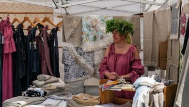 Photo of Zāles, ziedi, gardumi: Doma laukumā darbojas Zāļu tirdziņš