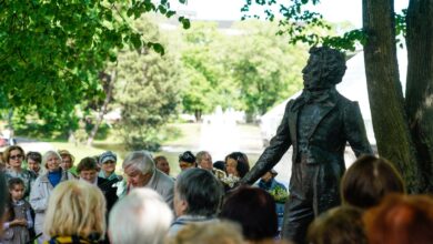 Photo of Krievijas vēstniecība Latvijā komentēja NA deputāta uzbrukumu Puškina piemineklim