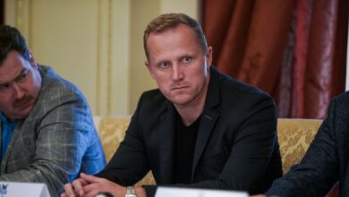 Photo of Аболс: наши лучшие хоккеисты готовы к битве с США
            
                
                    var _iub = _iub || [];
                    _iub.csConfiguration = {
                        «invalidateConsentWithoutLog»:true,
                        «cookiePolicyInOtherWindow»:true,
                        «reloadOnConsent»:true,
                        «consentOnContinuedBrowsing»:false,
                        «perPurposeConsent»:true,
                        «purposes»:»1,3,4,5″,
                        «enableTcf»:true,
                        «googleAdditionalConsentMode»:true,
                        «lang»:»ru»,
                        «siteId»:3633931,
                        «localConsentDomain»: «lv.sputniknews.ru»,
                        «floatingPreferencesButtonDisplay»:false,
                        «cookiePolicyId»:32759561,
                        «banner»:{
                            «brandBackgroundColor»:»#ff9600″,
                            «brandTextColor»:»#ffffff»,
                            «acceptButtonDisplay»:true,
                            «customizeButtonDisplay»:true,
                            «acceptButtonColor»:»#010000″,
                            «acceptButtonCaptionColor»:»#ffffff»,
                            «customizeButtonColor»:»#ffffff»,
                            «customizeButtonCaptionColor»:»#4e4e4e»,
                            «rejectButtonColor»:»#0073CE»,
                            «rejectButtonCaptionColor»:»white»,
                            «closeButtonDisplay»:false,
                            «position»:»float-top-center»,
                            «textColor»:»#010000″,
                            «backgroundColor»:»#ff9600″,
                            «explicitWithdrawal»:true,
                            «acceptButtonCaption»: «Принять и закрыть»
                        }
                    };
                
                
                
                

            
        
            
                
                    var _iub = _iub || {};
                     _iub.cons_instructions = _iub.cons_instructions || [];
                     _iub.cons_instructions.push([«init», {api_key: «lrvQiFNsDWybL2WdzyrIOTHeOwuM3nki»}]);
                 
                 
            
        var _paq = _paq || []; (function() {var stackDomain = window.location.hostname.split(‘.’).reverse();var domain = stackDomain[1] + ‘.’ + stackDomain[0];_paq.push([‘setCDNMask’, new RegExp(‘cdn(\w+).img.’+domain)]); _paq.push([‘setSiteId’, ‘sputnik_lv’]); _paq.push([‘trackPageView’]); _paq.push([‘enableLinkTracking’]); var d=document, g=d.createElement(‘script’), s=d.getElementsByTagName(‘script’)[0]; g.type=’text/javascript’; g.defer=true; g.async=true; g.src=’//a.sputniknews.com/js/sputnik.js’; s.parentNode.insertBefore(g,s); } )();
                (window.yaContextCb = window.yaContextCb || []).push(() => {
                    replaceOriginalAdFoxMethods();
                    window.Ya.adfoxCode.hbCallbacks = window.Ya.adfoxCode.hbCallbacks || [];
                })
            
window.yaContextCb = window.yaContextCb || []
var endlessScrollFirst = 32170221; var endlessScrollUrl = ‘/services/article/infinity/’; var endlessScrollAlgorithm = »; var endlessScrollQueue = [32208592, 32206396, 32203795, 32203619, 32201803, 32203401, 32202524, 32200815, 32200176, 32199950, 32198281, 32198147, 32200665, 32197519, 32197234];var endlessScrollFirst = 32170221; var endlessScrollUrl = ‘/services/article/infinity/’; var endlessScrollAlgorithm = »; var endlessScrollQueue = [32208592, 32206396, 32203795, 32203619, 32201803, 32203401, 32202524, 32200815, 32200176, 32199950, 32198281, 32198147, 32200665, 32197519, 32197234];    © Sputnik / Sergey MelkonovПресс-конференция, посвященная новому сезону Латвийской хоккейной лиги