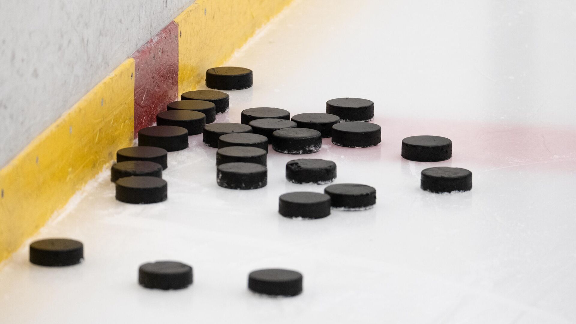 Photo of Хоккей на Олимпиаде: Латвия проиграла Дании
            
                
                    var _iub = _iub || [];
                    _iub.csConfiguration = {
                        «invalidateConsentWithoutLog»:true,
                        «cookiePolicyInOtherWindow»:true,
                        «reloadOnConsent»:true,
                        «consentOnContinuedBrowsing»:false,
                        «perPurposeConsent»:true,
                        «purposes»:»1,3,4,5″,
                        «enableTcf»:true,
                        «googleAdditionalConsentMode»:true,
                        «lang»:»ru»,
                        «siteId»:3633931,
                        «localConsentDomain»: «lv.sputniknews.ru»,
                        «floatingPreferencesButtonDisplay»:false,
                        «cookiePolicyId»:32759561,
                        «banner»:{
                            «brandBackgroundColor»:»#ff9600″,
                            «brandTextColor»:»#ffffff»,
                            «acceptButtonDisplay»:true,
                            «customizeButtonDisplay»:true,
                            «acceptButtonColor»:»#010000″,
                            «acceptButtonCaptionColor»:»#ffffff»,
                            «customizeButtonColor»:»#ffffff»,
                            «customizeButtonCaptionColor»:»#4e4e4e»,
                            «rejectButtonColor»:»#0073CE»,
                            «rejectButtonCaptionColor»:»white»,
                            «closeButtonDisplay»:false,
                            «position»:»float-top-center»,
                            «textColor»:»#010000″,
                            «backgroundColor»:»#ff9600″,
                            «explicitWithdrawal»:true,
                            «acceptButtonCaption»: «Принять и закрыть»
                        }
                    };
                
                
                
                

            
        
            
                
                    var _iub = _iub || {};
                     _iub.cons_instructions = _iub.cons_instructions || [];
                     _iub.cons_instructions.push([«init», {api_key: «lrvQiFNsDWybL2WdzyrIOTHeOwuM3nki»}]);
                 
                 
            
        var _paq = _paq || []; (function() {var stackDomain = window.location.hostname.split(‘.’).reverse();var domain = stackDomain[1] + ‘.’ + stackDomain[0];_paq.push([‘setCDNMask’, new RegExp(‘cdn(\w+).img.’+domain)]); _paq.push([‘setSiteId’, ‘sputnik_lv’]); _paq.push([‘trackPageView’]); _paq.push([‘enableLinkTracking’]); var d=document, g=d.createElement(‘script’), s=d.getElementsByTagName(‘script’)[0]; g.type=’text/javascript’; g.defer=true; g.async=true; g.src=’//a.sputniknews.com/js/sputnik.js’; s.parentNode.insertBefore(g,s); } )();
                (window.yaContextCb = window.yaContextCb || []).push(() => {
                    replaceOriginalAdFoxMethods();
                    window.Ya.adfoxCode.hbCallbacks = window.Ya.adfoxCode.hbCallbacks || [];
                })
            
window.yaContextCb = window.yaContextCb || []
var endlessScrollFirst = 32189263; var endlessScrollUrl = ‘/services/article/infinity/’; var endlessScrollAlgorithm = »; var endlessScrollQueue = [32208592, 32206396, 32203795, 32203619, 32201803, 32203401, 32202524, 32200815, 32200176, 32199950, 32198281, 32198147, 32200665, 32197519, 32197234];var endlessScrollFirst = 32189263; var endlessScrollUrl = ‘/services/article/infinity/’; var endlessScrollAlgorithm = »; var endlessScrollQueue = [32208592, 32206396, 32203795, 32203619, 32201803, 32203401, 32202524, 32200815, 32200176, 32199950, 32198281, 32198147, 32200665, 32197519, 32197234];    CC BY-SA 2.0 / Saeima / Reinis Inkēns / Saeimas un Valsts policijas hokeja komandu draudzības spēleХоккейные шайбы