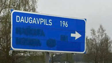 Photo of Дорожные указатели в Латвии с названиями городов РФ пока оставят